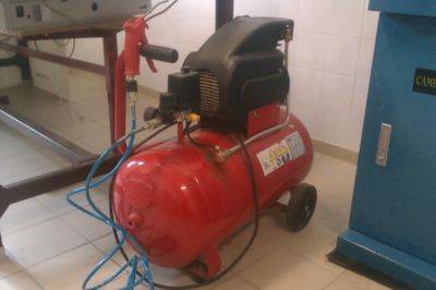 compresseur_rouge.jpg compresseur_rouge.jpg